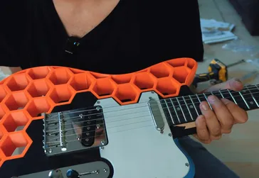 Elektrická kytara z 3D tiskárny. Bude vlastně fungovat?