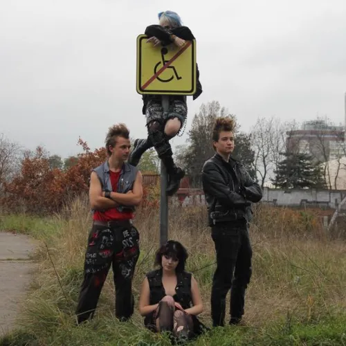 HLEDA SE DRUHA KYTARA!!