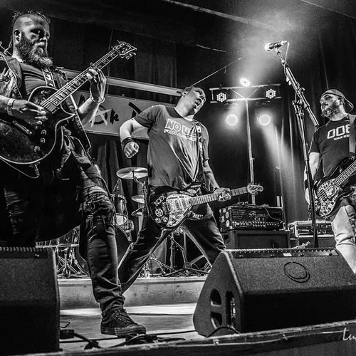 Punk Rocková kapela 008 hledá kytaristu.